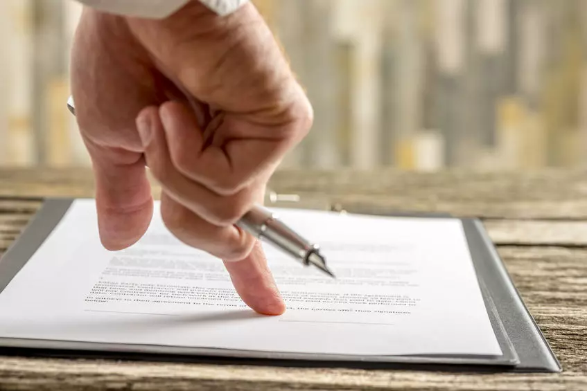 Family meeting with legal advisor, showing when a Will is crucial—highlighting Trusted Will Writing West Ham for essential life planning.